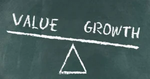 How to Choose Between Growth and Value Stocks?